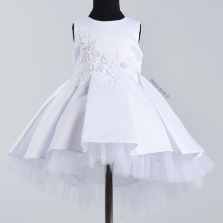 Robe baptême effet traîne satin blanc brodé fleurs et tulle Jade