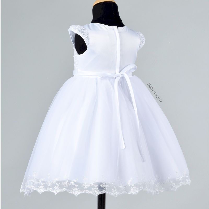 Robe de baptême fille blanche en satin brodé perles et voile blanc