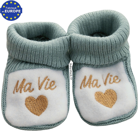 Chaussons bébé en maille vert sauge broderie dorée Ma Vie