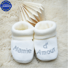 Chaussons naissance en maille mixte brodé Mamie d'Amour