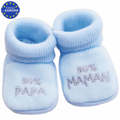 Chaussons b&eacute;b&eacute; gar&ccedil;on en maille bleue brod&eacute;e 50% Maman 50% Papa