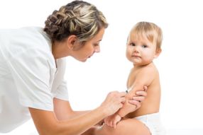 Les vaccins de bébé : le calendrier mois par mois