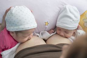 Comment allaiter des jumeaux ?